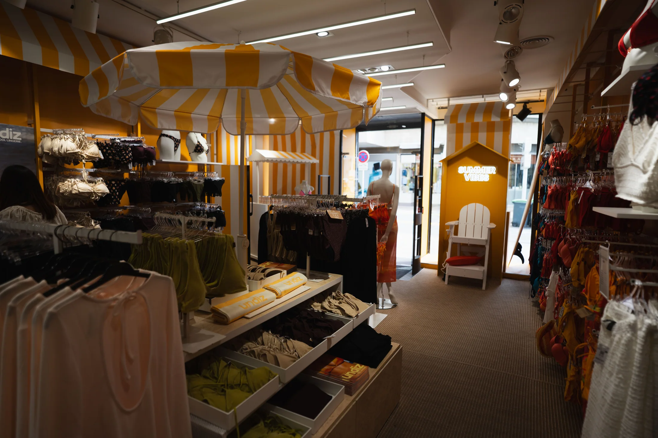 Vue large de l’intérieur du pop-up Undiz