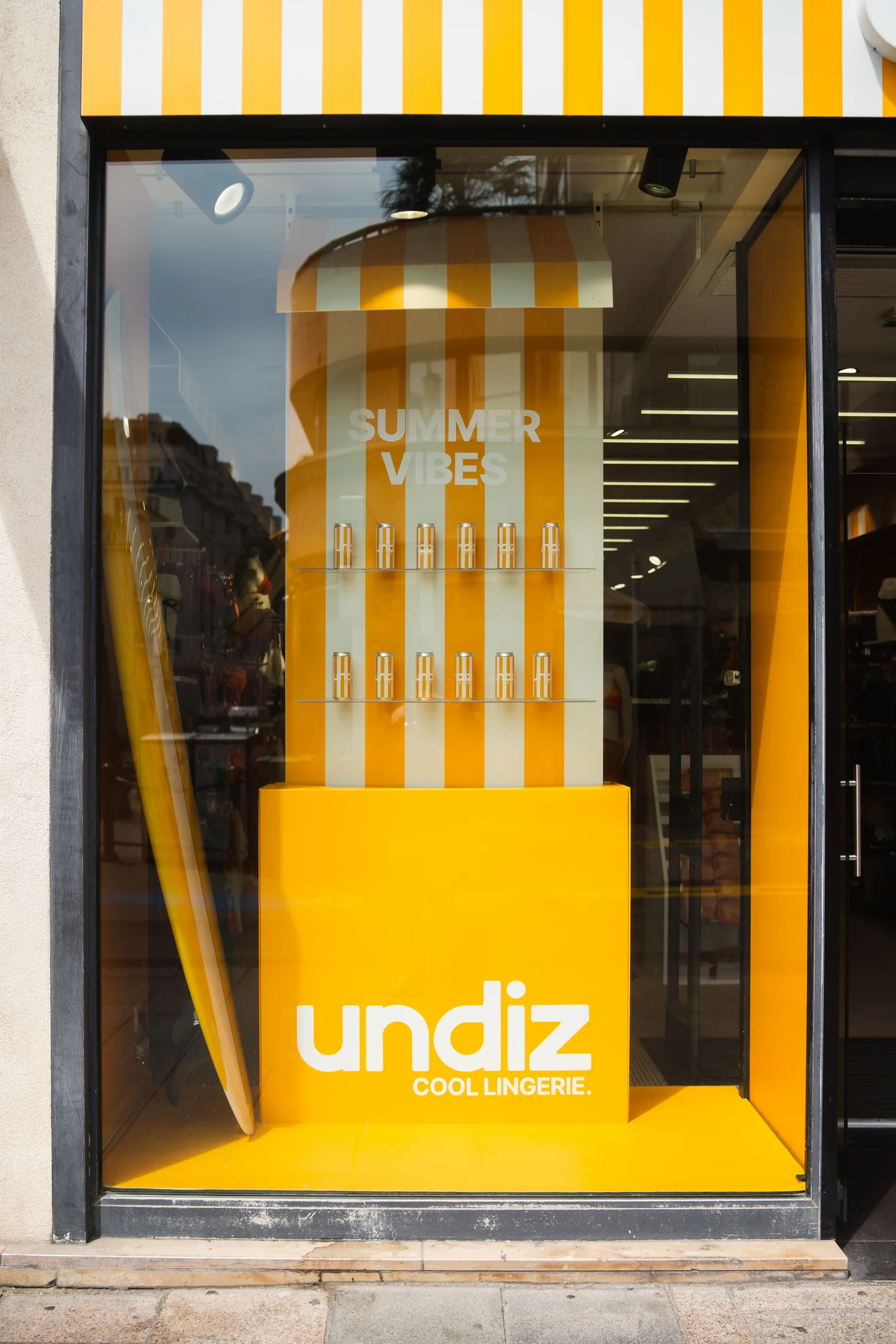Vitrine habillée pour l’activation Undiz